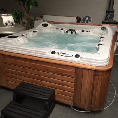 Coast spa Lanai Soundwaves 245x245x103 2 x 5 pk incredible FiberLED