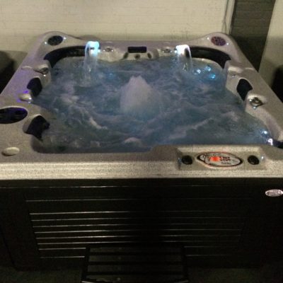 Coast spa sony Lanai Soundwaves 6 persoon 245 x 245 x 103 € 3500,-